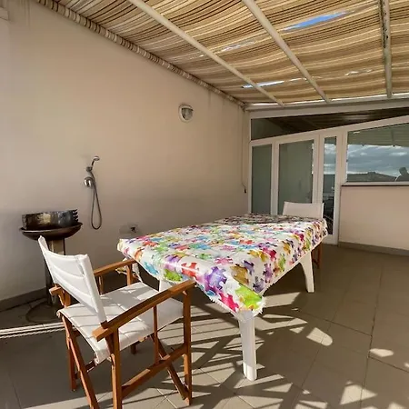 アパート Attico Ampio E Luminoso Con Terrazza Panoramica ヴィアレッジョ