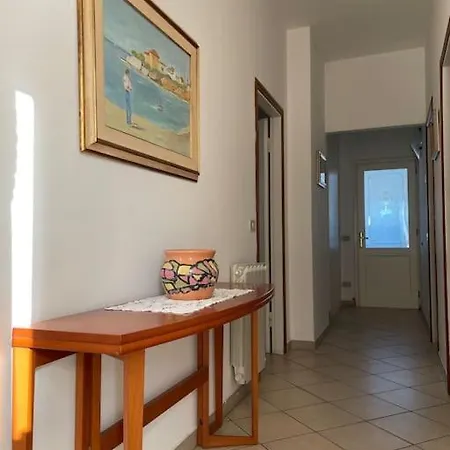 Attico Ampio E Luminoso Con Terrazza Panoramica アパート *