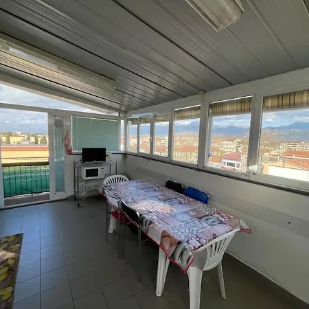 Attico Ampio E Luminoso Con Terrazza Panoramica アパート ヴィアレッジョ