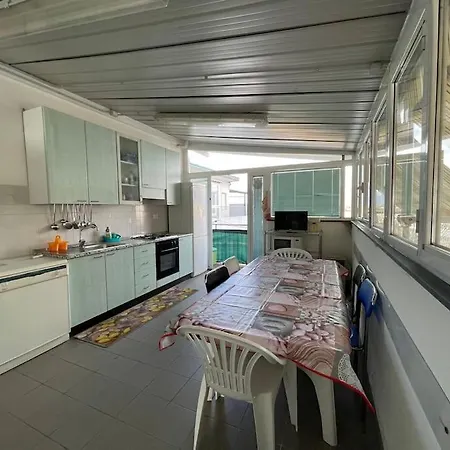 アパート Attico Ampio E Luminoso Con Terrazza Panoramica ヴィアレッジョ