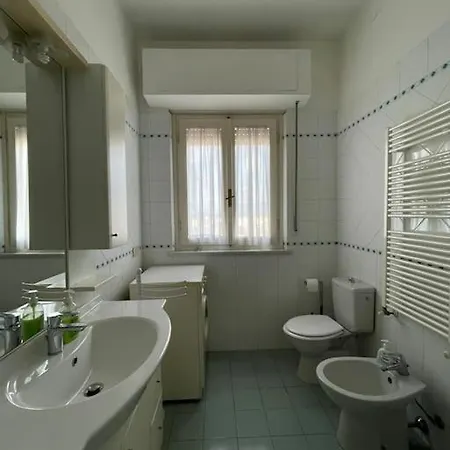 Attico Ampio E Luminoso Con Terrazza Panoramica アパート *