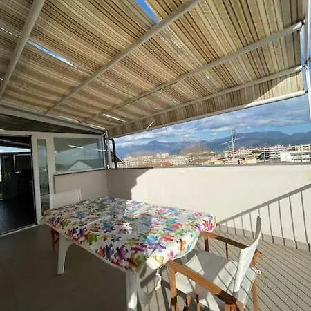 Διαμέρισμα Attico Ampio E Luminoso Con Terrazza Panoramica *