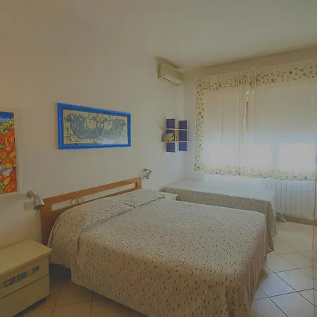 Attico Ampio E Luminoso Con Terrazza Panoramica アパート *