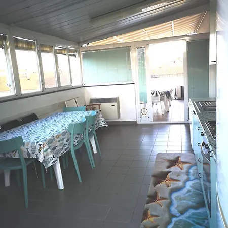 アパート Attico Ampio E Luminoso Con Terrazza Panoramica ヴィアレッジョ